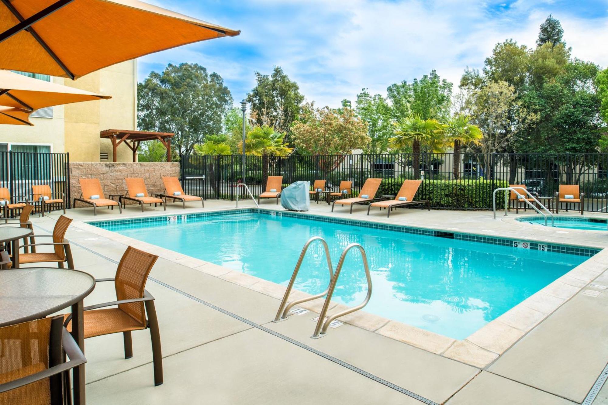 Hotel Courtyard By Marriott Cal Expo 3*