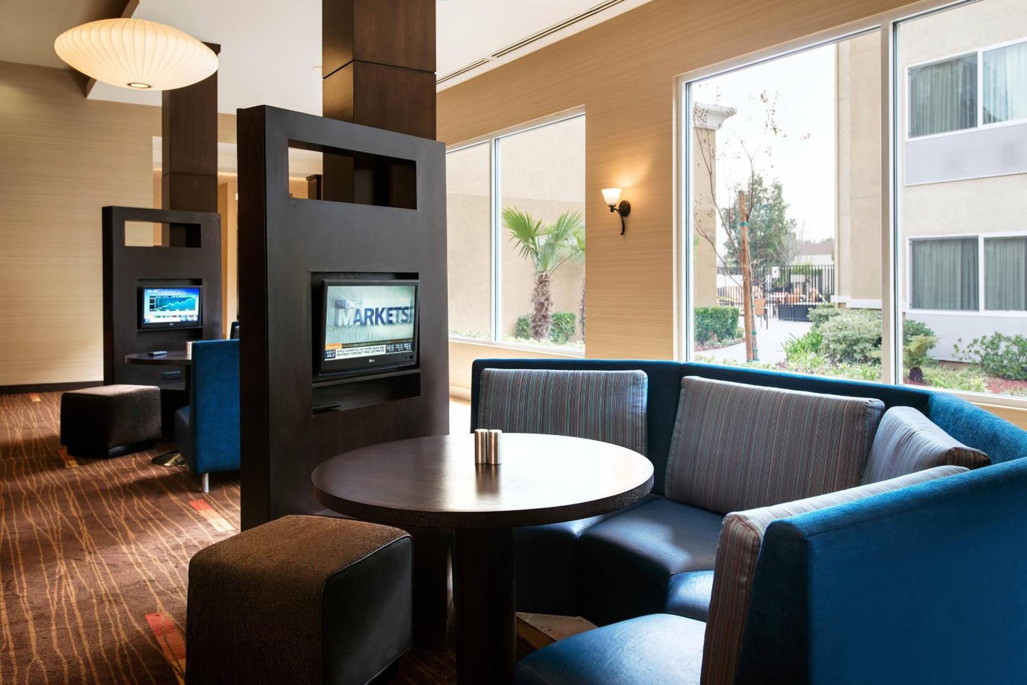 Hotel Courtyard By Marriott Cal Expo