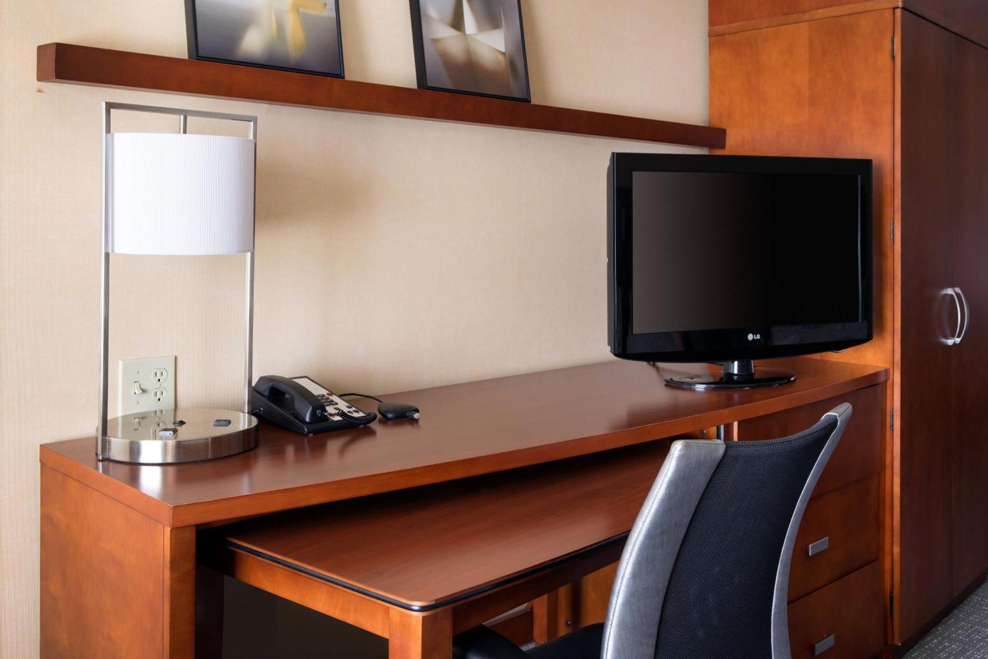 Courtyard By Marriott Cal Expo 3*